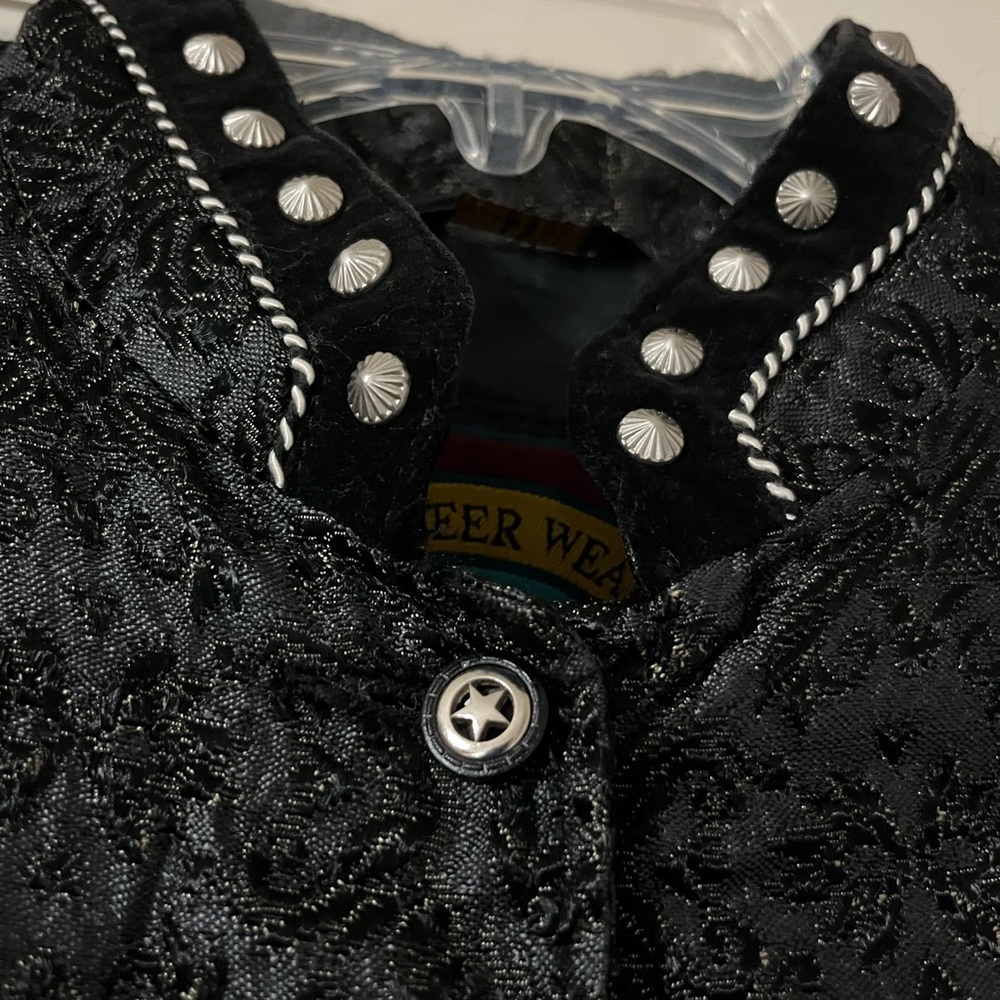 Vintage Pioneer Wear. Dark grey/black jacquard look, cropped jacket. Size M